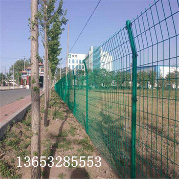 高速公路鐵絲網(wǎng)鐵絲網(wǎng)圍欄雙邊絲公路圍欄雙邊絲鐵絲網(wǎng)圍欄