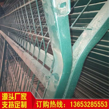 青岛铁路防护网批发金属隔离网定制铁路防护栅栏厂浸塑隔离网