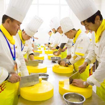 想学厨师就来哈尔滨新东方烹饪学校吧