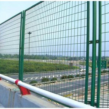 高速公路護(hù)欄