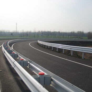 高速公路防撞护栏，道路波形护栏，马路防撞板厂家，道路防撞护栏现货