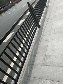 鋅鋼護(hù)欄，鐵藝護(hù)欄，鋅鋼道路護(hù)欄，鋅鋼馬路護(hù)欄