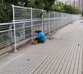 佛山公路护栏网桃形柱护栏网边框护栏道路隔离网本地厂家