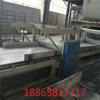 新建養(yǎng)殖廠房復(fù)合墻板生產(chǎn)線有良好的防火型號(hào)價(jià)格低
