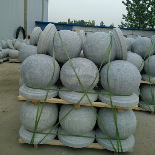 荆州花岗岩挡车石球，石球直径50公分，抛光度高现货3000个