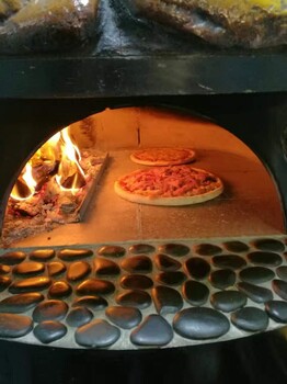 窑式披萨，窑烤披萨，意大利披萨。好吃！披萨炉，窑烤披萨炉