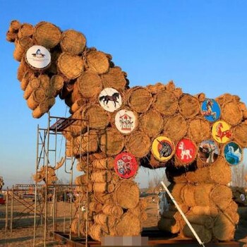 湖南稻草人生產(chǎn)廠家一排排形態(tài)各異的稻草人出售