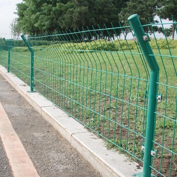 公路护栏网双边丝护栏厂家价格优惠质量