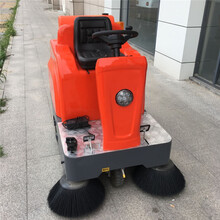 电动扫地机驾驶式免维护扫地车