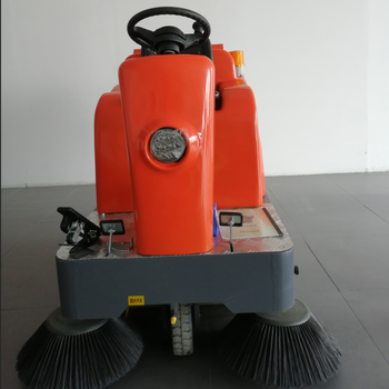 纯电动清扫吸尘喷水一体式自动驾驶式扫地机