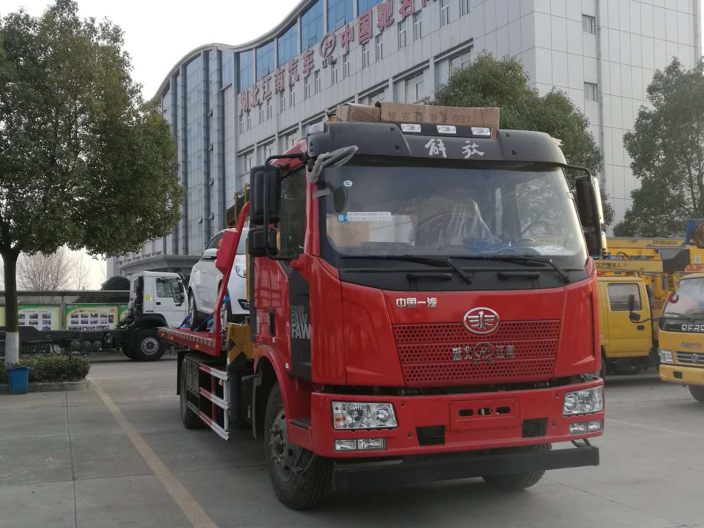 淮阴市东风多利卡4.3吨带吊清障车2018年厂家报价格