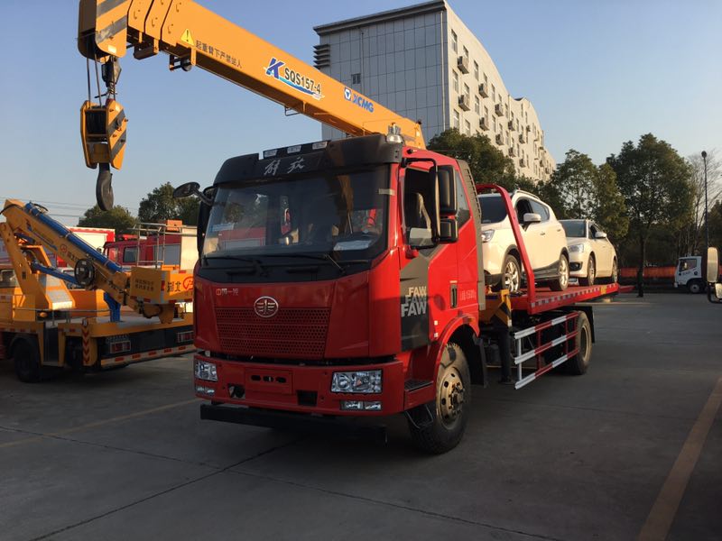 南京市解放J64.3吨带吊清障车2018年厂家报价表_清障拖车