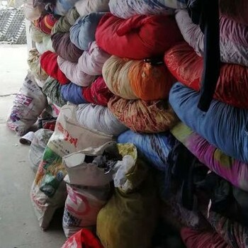 江苏南通求购大量旧衣服箱子货，统货，小区货，募捐货