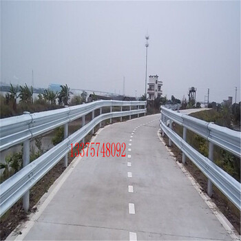 厂家玉林乡村公路波形护栏，市政道路防撞护栏可定制