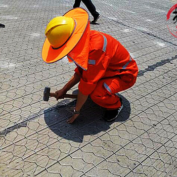 沥青道路底层铺网-镀高尔凡路面加筋网生产厂家支持货到付款