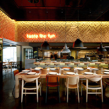 厂家供应餐厅饭店咖啡厅实木桌椅定制定做实木桌椅上海香澜