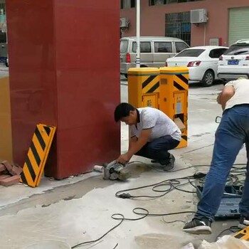 西安小区道闸电动伸缩门遥控器安装维修