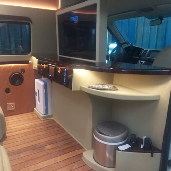丰田海狮商务车改装，航空座椅，吧台，升降电视机，木地板