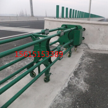 高速公路中央分隔帶預(yù)應(yīng)力活動(dòng)折疊護(hù)欄