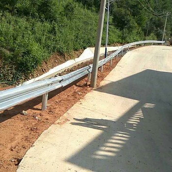 百色公路波形护栏体系优势，种类规范道路护栏厂家