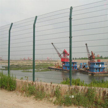 巨人生产双边丝护栏网小区防护网围墙护栏网草坪护栏网欢迎选购