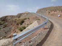 钦州百色来宾波形护栏-波形防撞栏-高速公路护栏板图片1