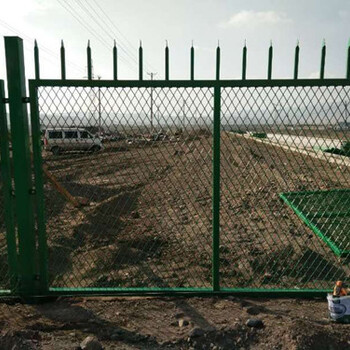 新疆焊接钢丝网护栏厂家/乌鲁木齐铁丝网围栏安装