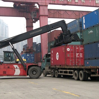 山西朔州出口到青岛港黄岛的货物需要集装箱车队来运输