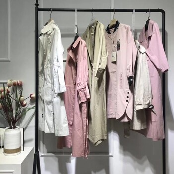 找廣州品牌女裝批發(fā)渠道，好品牌好品質(zhì)上云拾衣服飾就購了