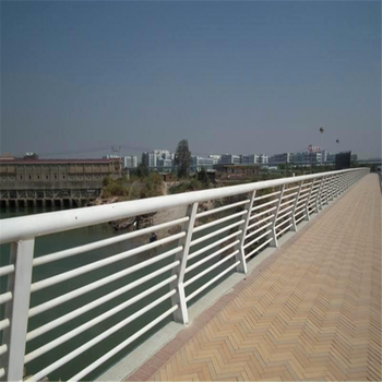 河南郑州桥梁护栏河道护栏防撞护栏灯光护栏厂家来图定制