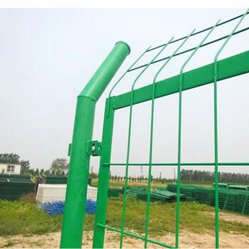 高速公路護(hù)欄網(wǎng)廠家護(hù)欄網(wǎng)價(jià)格公路護(hù)欄護(hù)欄網(wǎng)施工隊(duì)