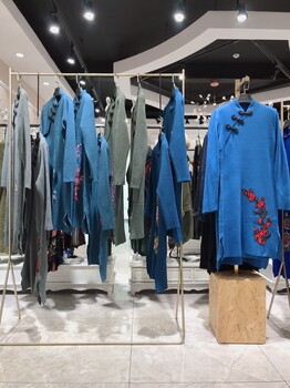 氣質(zhì)旗袍民族風(fēng)-廣州說那薈品牌折扣女裝批發(fā)-布梵季歌女裝