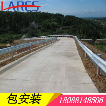 波陽波形護(hù)欄鄉(xiāng)村道路護(hù)欄高速防撞護(hù)欄廠家定制