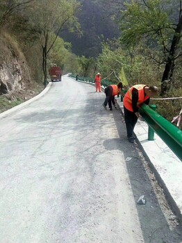 波形护栏山路侧边护栏2级公路护栏国标喷塑护栏厂家订购