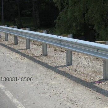 各種車輛防護(hù)欄渠道防護(hù)護(hù)欄加強(qiáng)鍍鋅護(hù)欄生產(chǎn)供應(yīng)