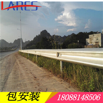 批發(fā)防腐防護(hù)欄國道防護(hù)欄桿機(jī)動(dòng)車防護(hù)欄廠家價(jià)格