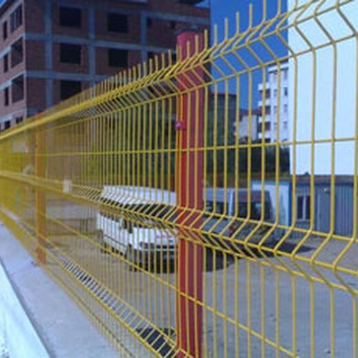 三角折网护栏网、折弯护栏网厂家现货供应