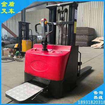 金盾叉車反應(yīng)敏捷操作自如