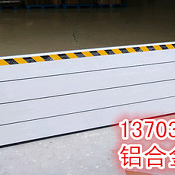 什么是组合式挡水板？仓库挡水板“20公分叠加式”防洪挡板