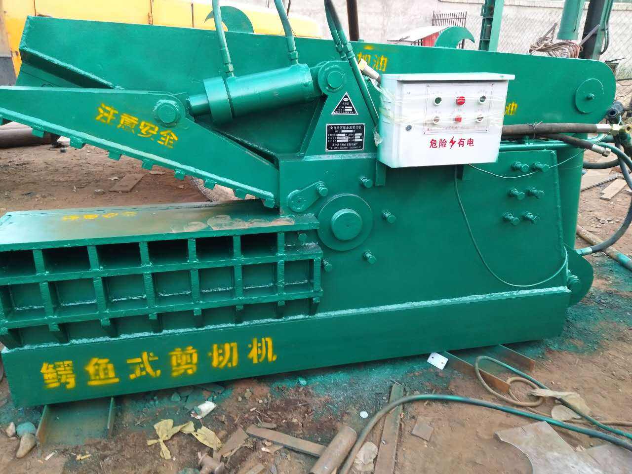 臥式廢鐵剪切機(jī)怎么選250噸液壓鱷魚式剪切機(jī)