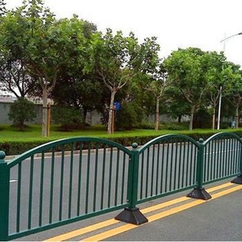 鄭州道路護(hù)欄多少錢一米市政護(hù)欄廠家報價