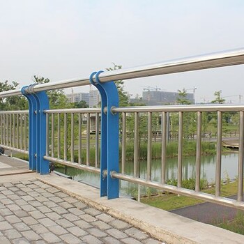 西寧交通護(hù)欄市政道路護(hù)欄人行道護(hù)欄小區(qū)進(jìn)出護(hù)欄