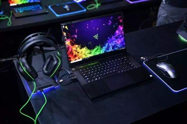 Razer雷蛇维修点笔记本屏幕有裂痕 花屏 换屏多少钱 本溪黄页网