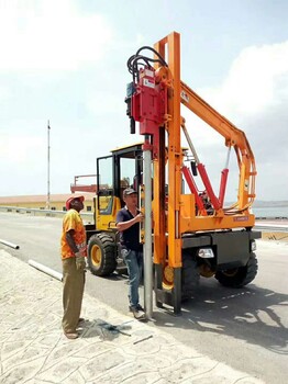 装载、打桩、钻孔一体公路护栏打桩厂家