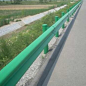 公路护栏板安装步骤，圣高交通设施厂家喷塑护栏板