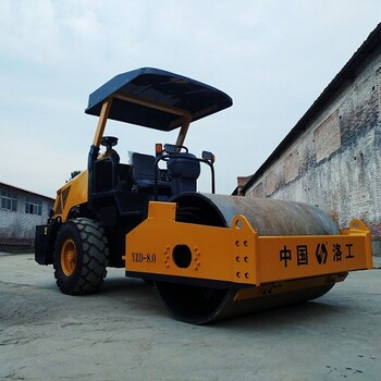 新疆烏魯木齊YZD8.0單鋼輪10噸壓路機洛工壓路機廠家廠價直銷