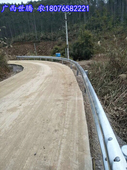 邕宁波形护栏乡村公路护栏打入式预埋安装多少钱一米