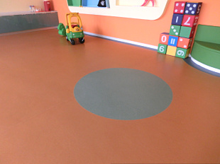 幼兒園塑膠地板中山東鳳車間商鋪羽毛球場超耐磨PVC膠地板廠家直銷