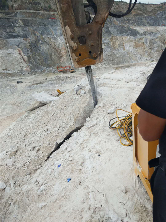 比破碎锤开采石头速度快的机器设备劈裂棒澎湖本地新闻吗