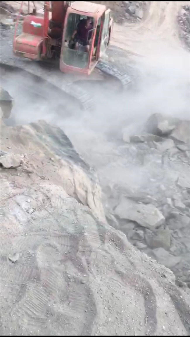 江西抚州大型石料分解用的岩石分裂机-愚公斧
